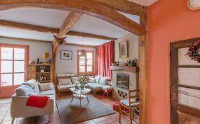 Cute And Cozy Town-House Of 130M2 In Avignon